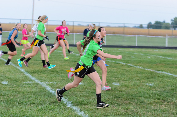 Juniors beat the Freshmen and advanced to the finals