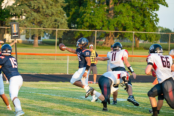 2025 IW Varsity Football-71