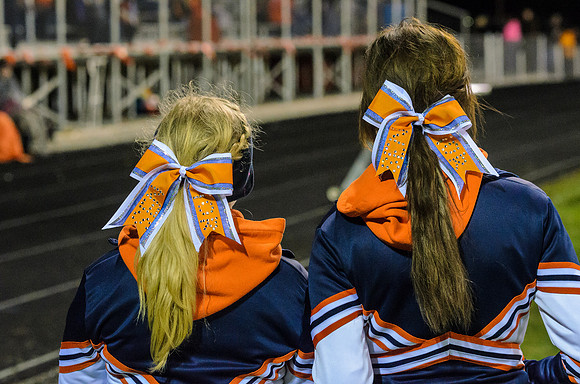Showing off their Senior hair bows www.rickgphoto.com
