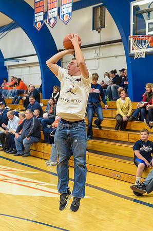 Leighton was showing off his 3-pointer skills during halftime