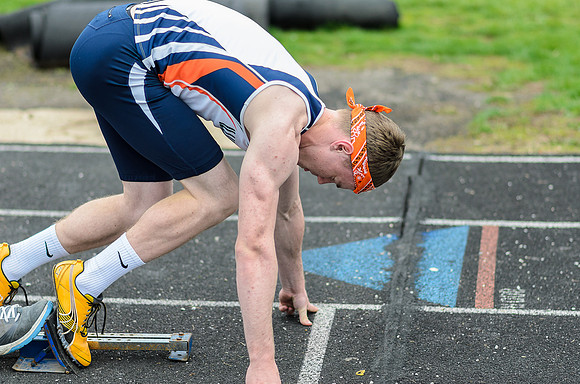 Jacob in the blocks for the 400m run
