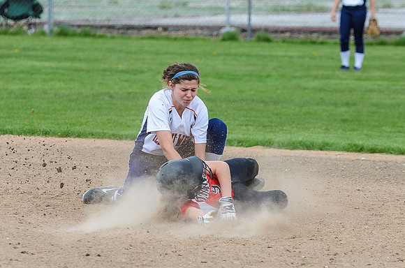 The base isn't visible in this shot, but I'm inclined to think the ump got it right--he really was in perfect position.