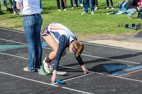 Paige in the blocks at the start of the 4x100 relay